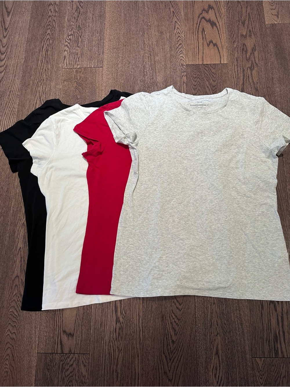 4 - XL Banana Republic Women’s Short Sleeve Crewneck Tee/V Neck  - T Shirts
